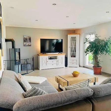 Pool, Sauna Und Blick Ins Grüne