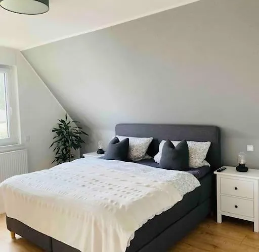 Pool, Sauna Und Blick Ins Gruene Feriehus