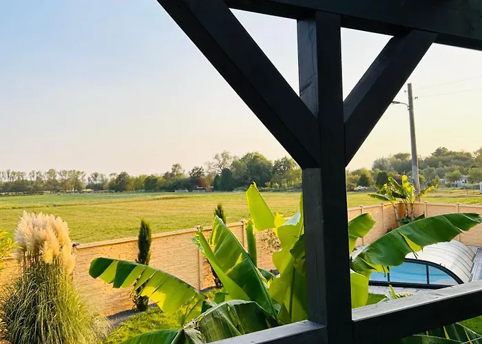 Pool, Sauna Und Blick Ins Gruene